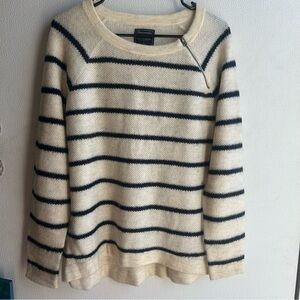 Abercrombie & Fitch Striped Long Sleeve – Cream & Navy Blue – Size Large